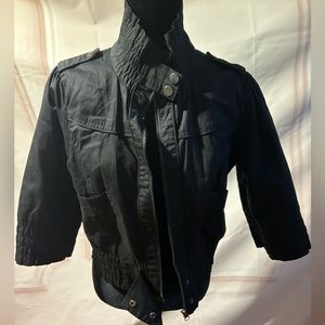 Crop zipped jacket with crop sleeves